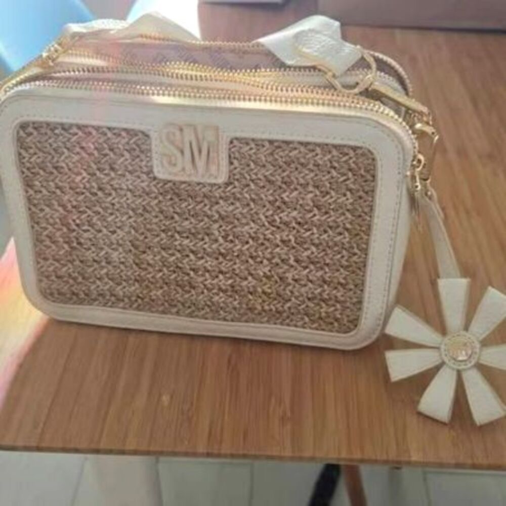New Steve Madden white and natural fiber shoulder purse with flower charm